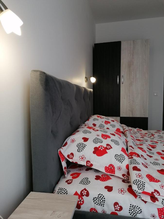 Ama Apartament Cu Terasa 50 Mp & Parcare 布拉索夫 外观 照片