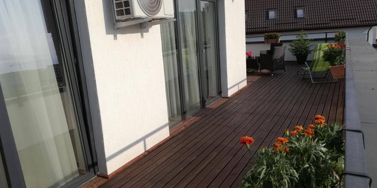 Ama Apartament Cu Terasa 50 Mp & Parcare 布拉索夫 外观 照片