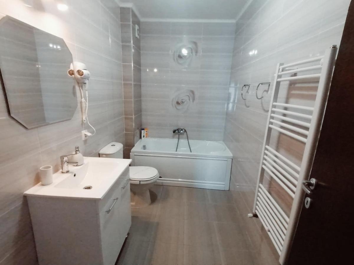 Ama Apartament Cu Terasa 50 Mp & Parcare 布拉索夫 外观 照片