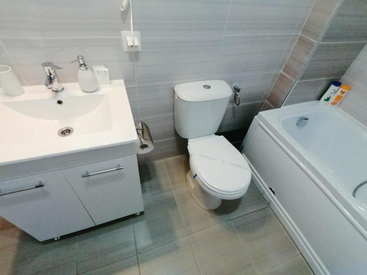 Ama Apartament Cu Terasa 50 Mp & Parcare 布拉索夫 外观 照片